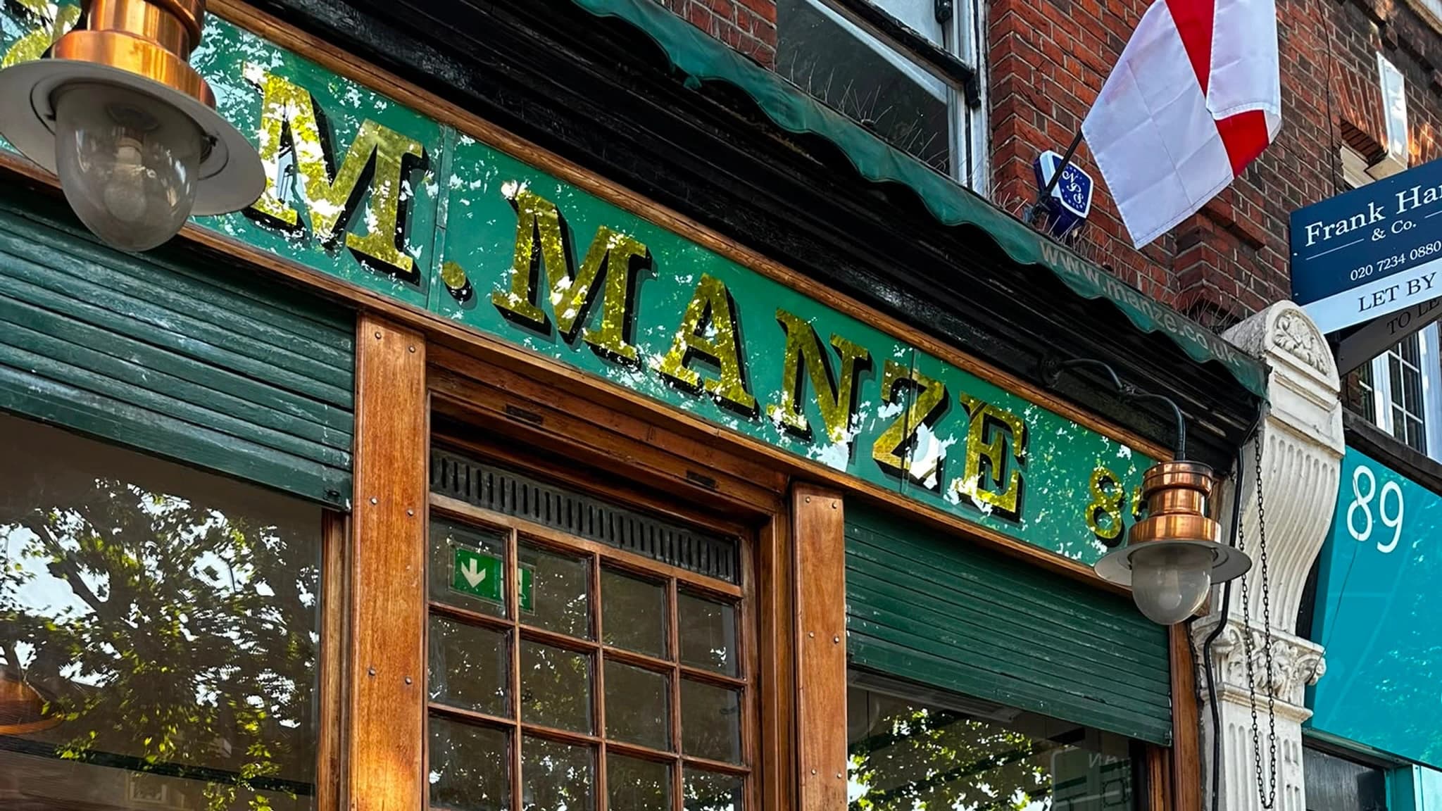 M. Manze’s restored green and wood shopfront on Tower Bridge Road.